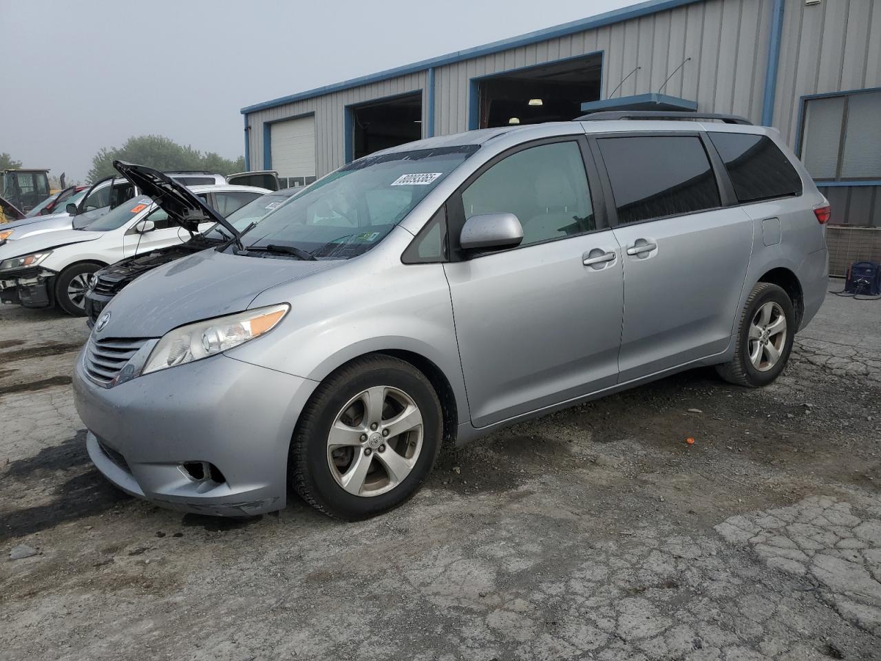 TOYOTA SIENNA LE 2016