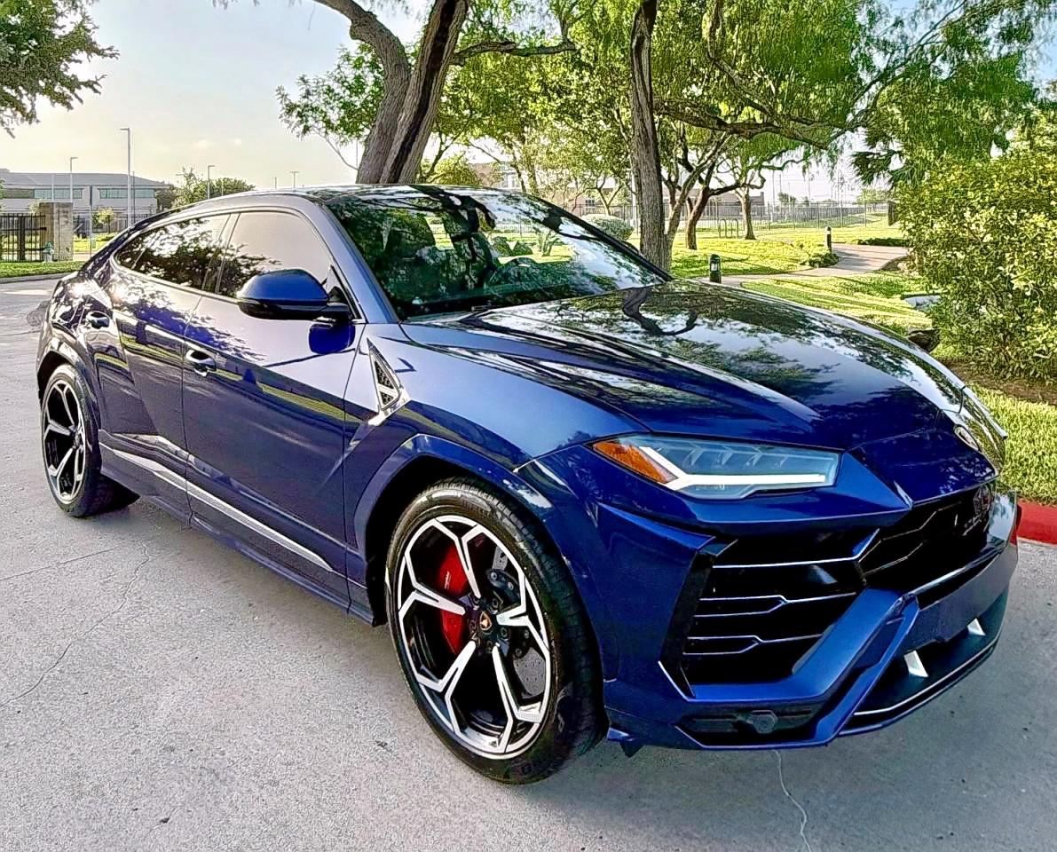 LAMBORGHINI URUS 2021