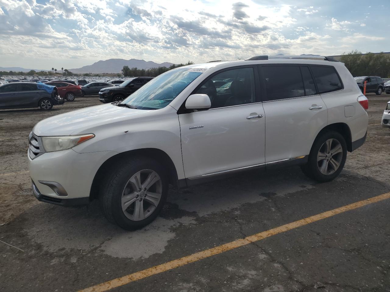 TOYOTA HIGHLANDER 2013