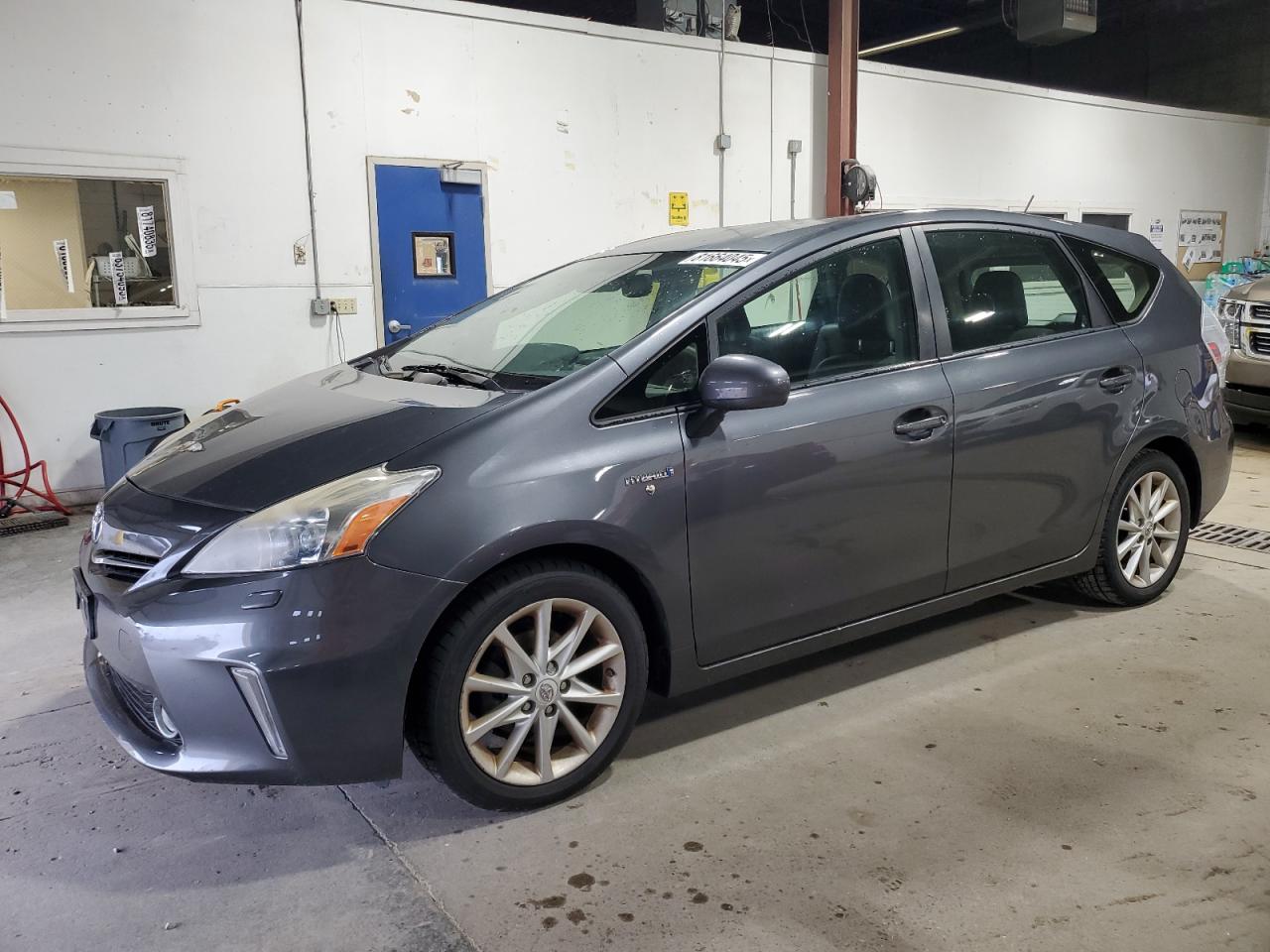 TOYOTA PRIUS V 2012