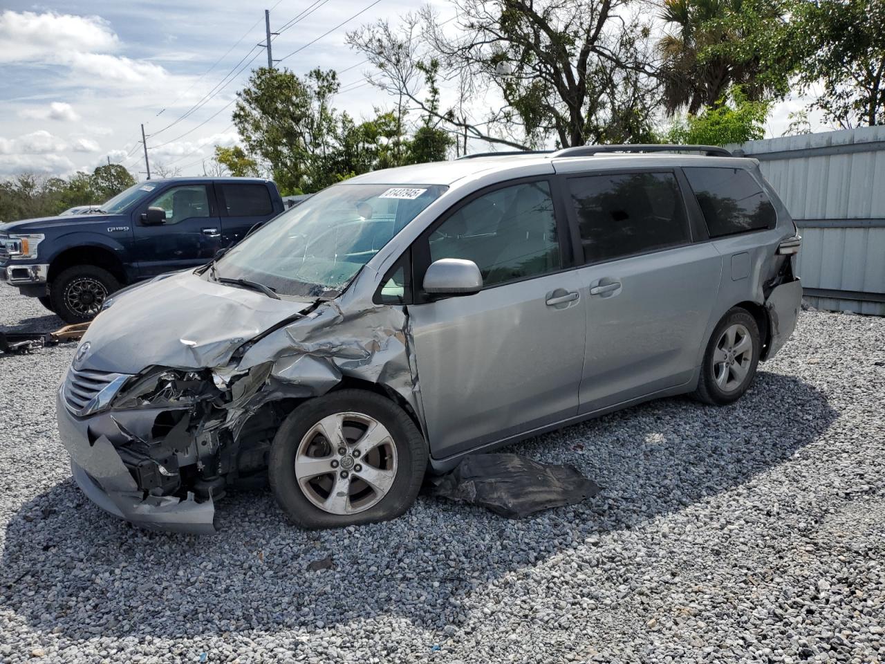 TOYOTA SIENNA LE 2015