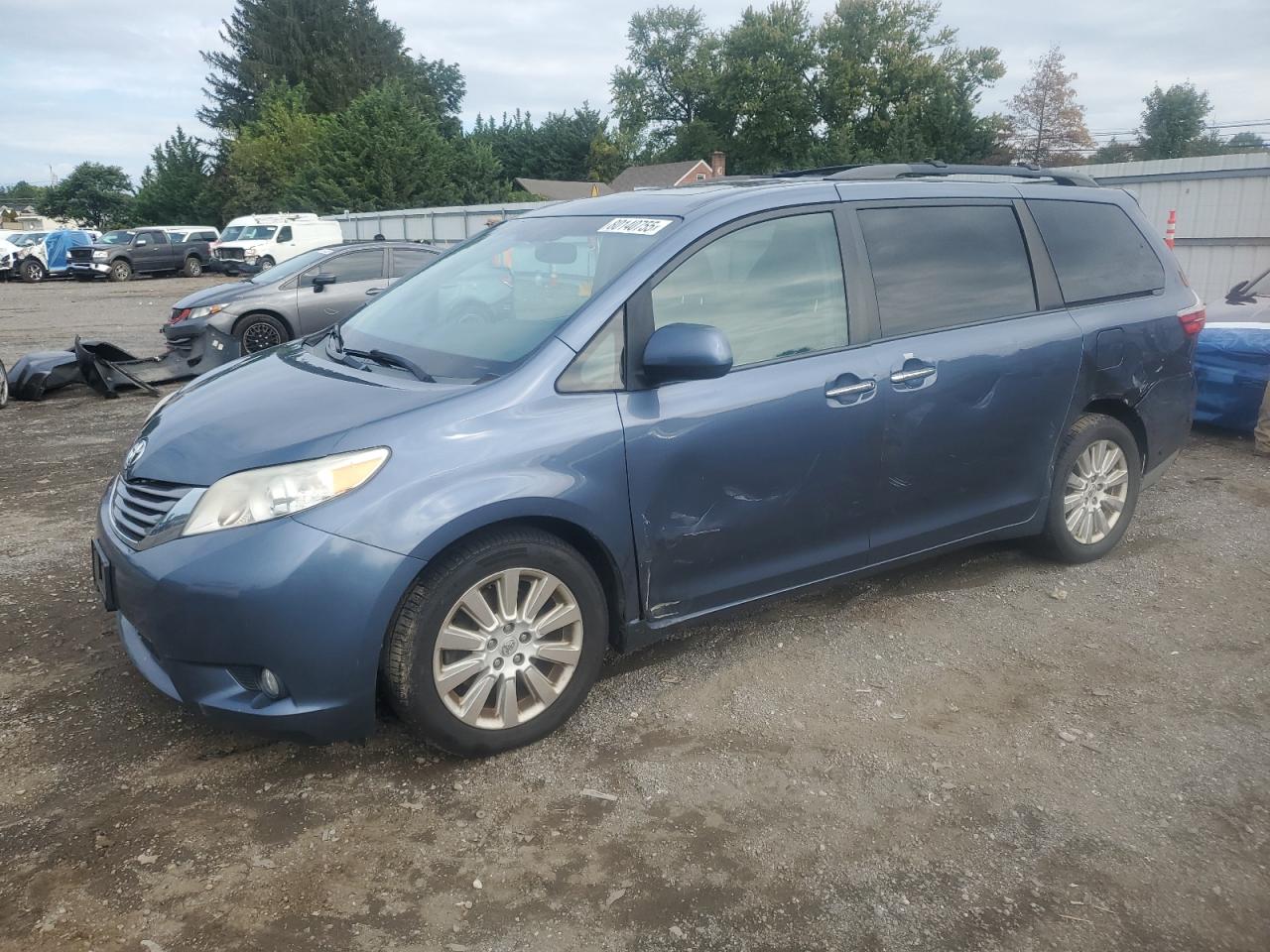 TOYOTA SIENNA XLE 2015