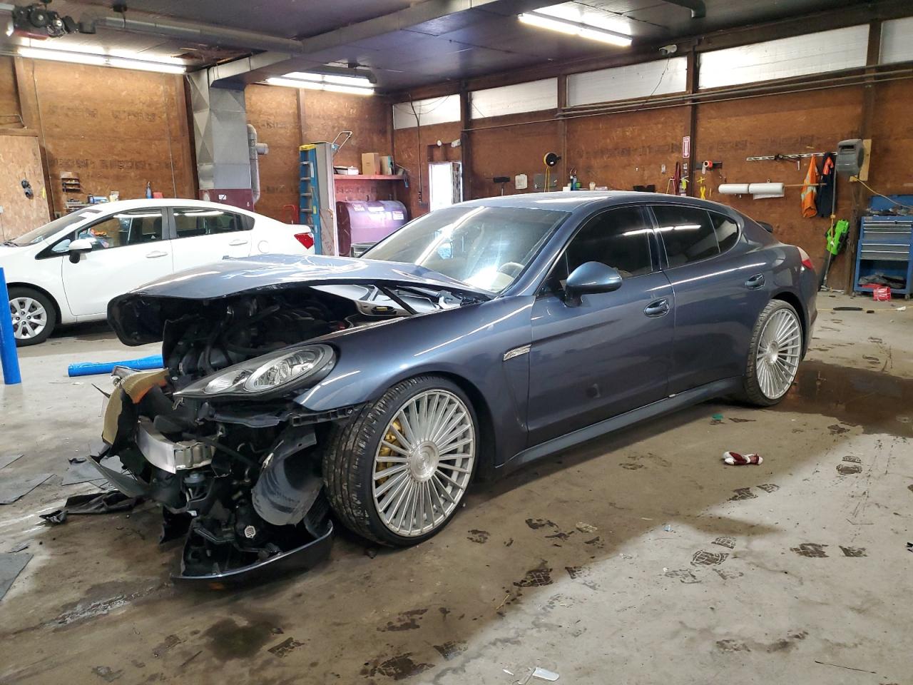 PORSCHE PANAMERA 2 2012