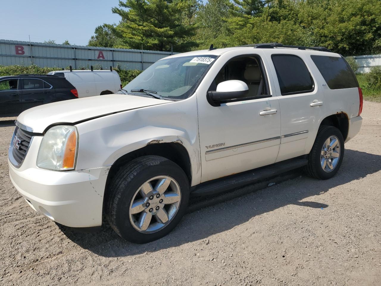 GMC YUKON SLT 2011