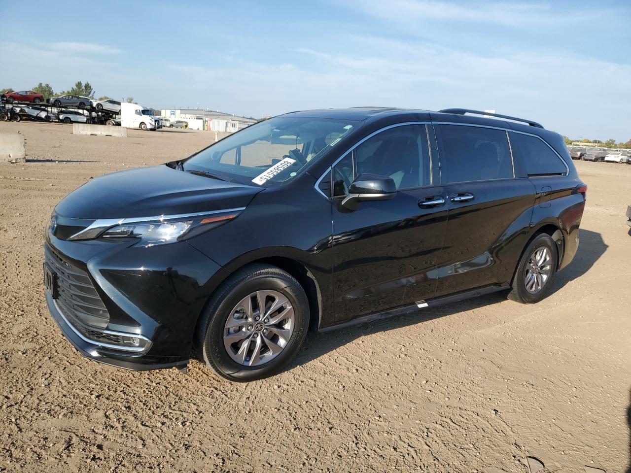 TOYOTA SIENNA XLE 2024