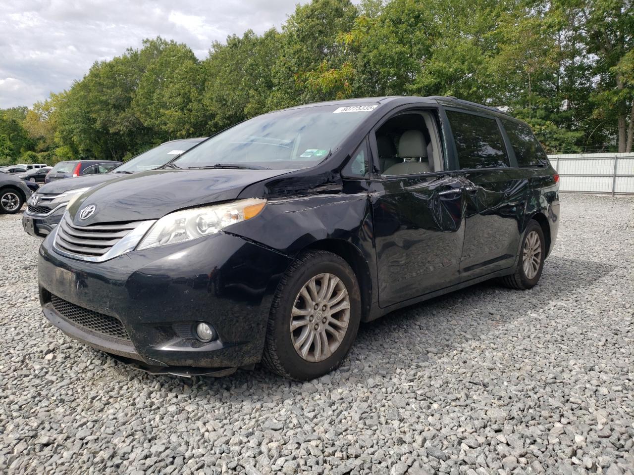 TOYOTA SIENNA XLE 2011