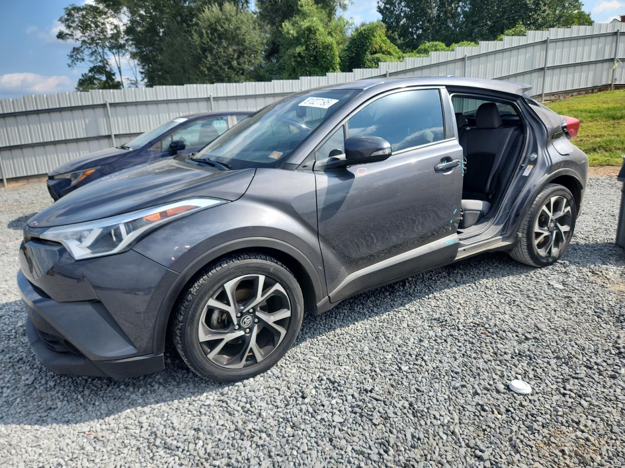 TOYOTA C-HR XLE 2019
