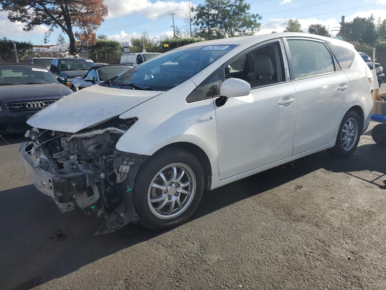 TOYOTA PRIUS V 2017