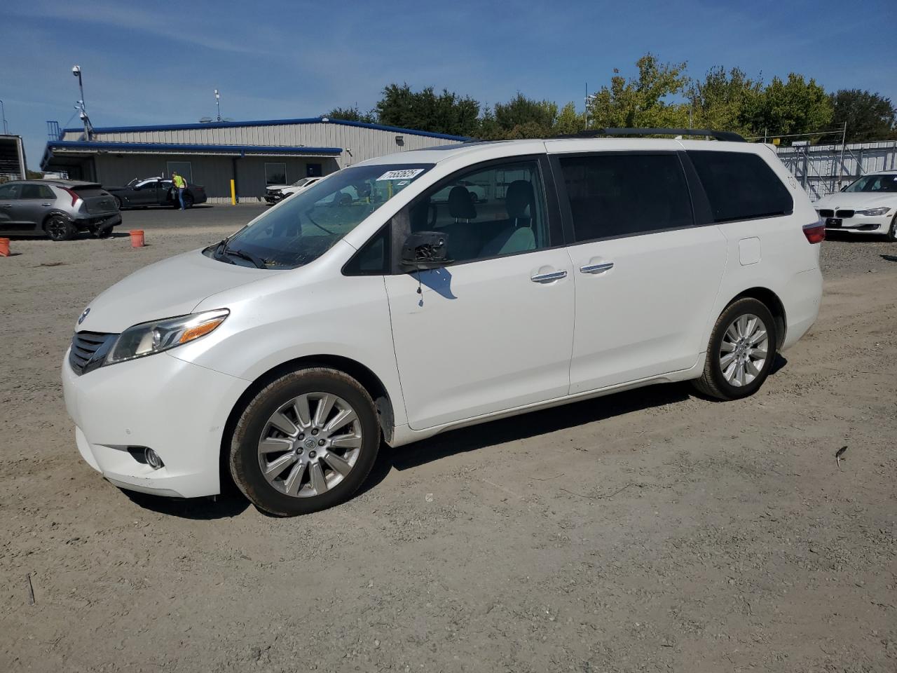 TOYOTA SIENNA XLE 2015