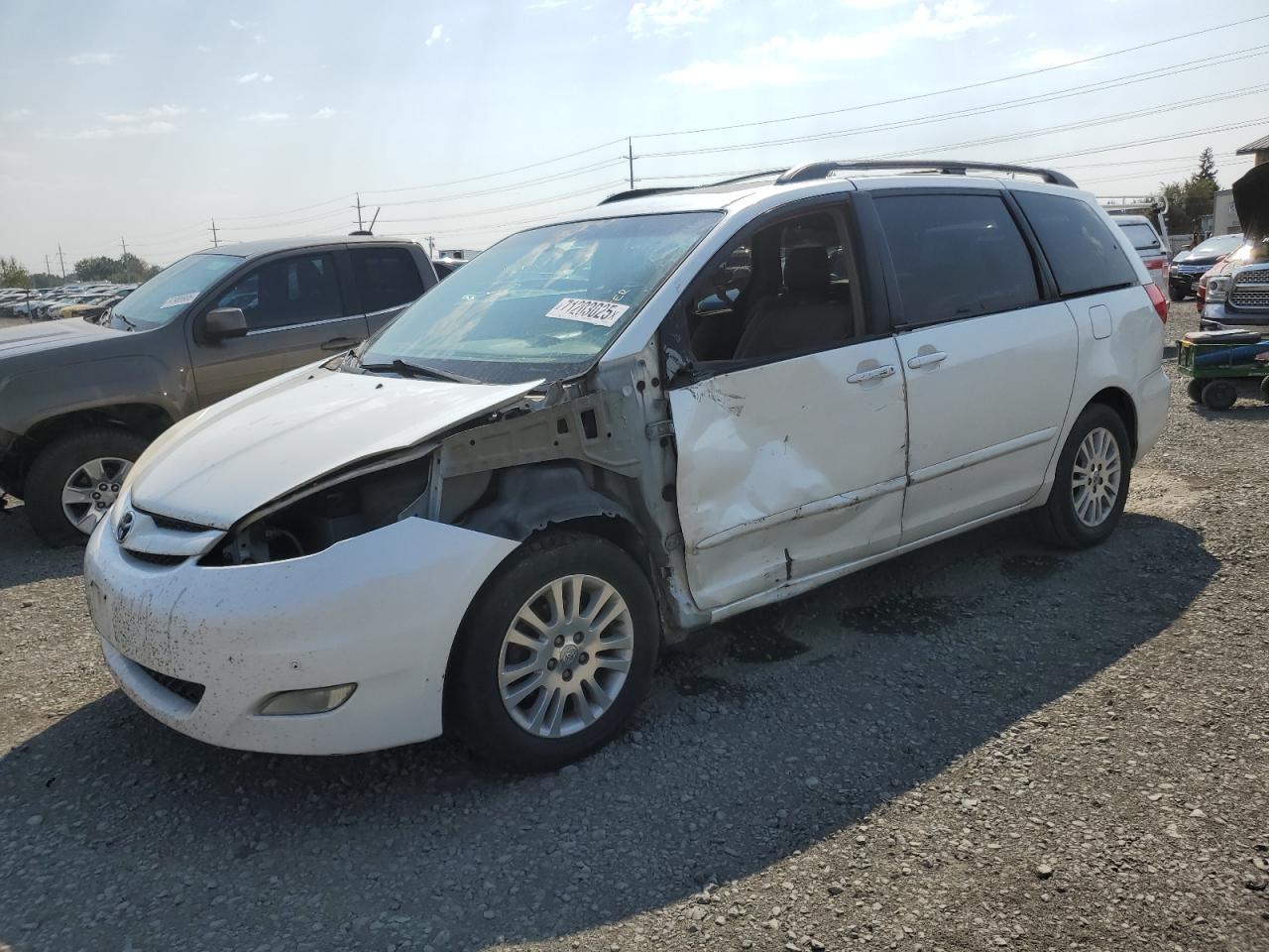 TOYOTA SIENNA XLE 2010