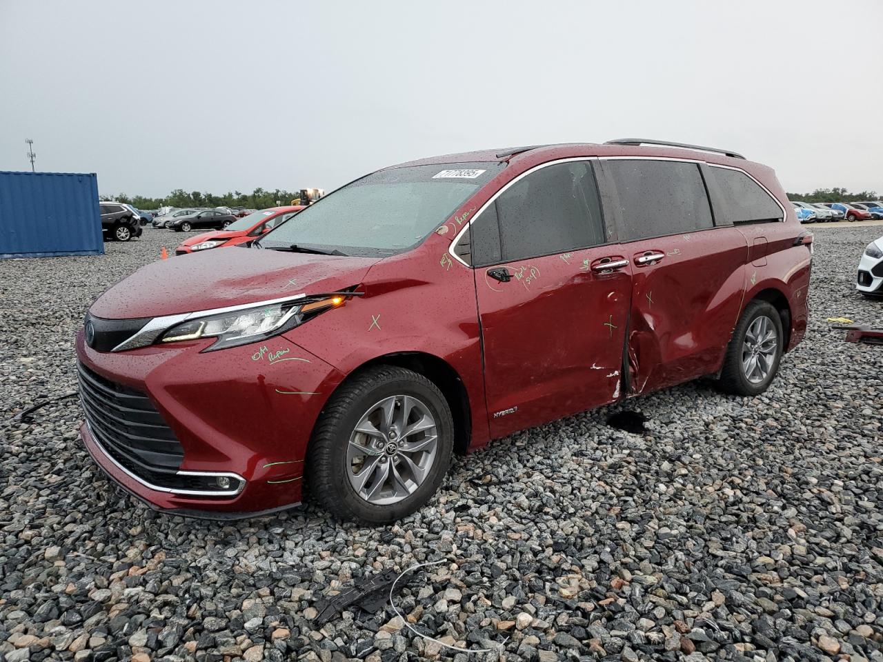 TOYOTA SIENNA XLE 2021