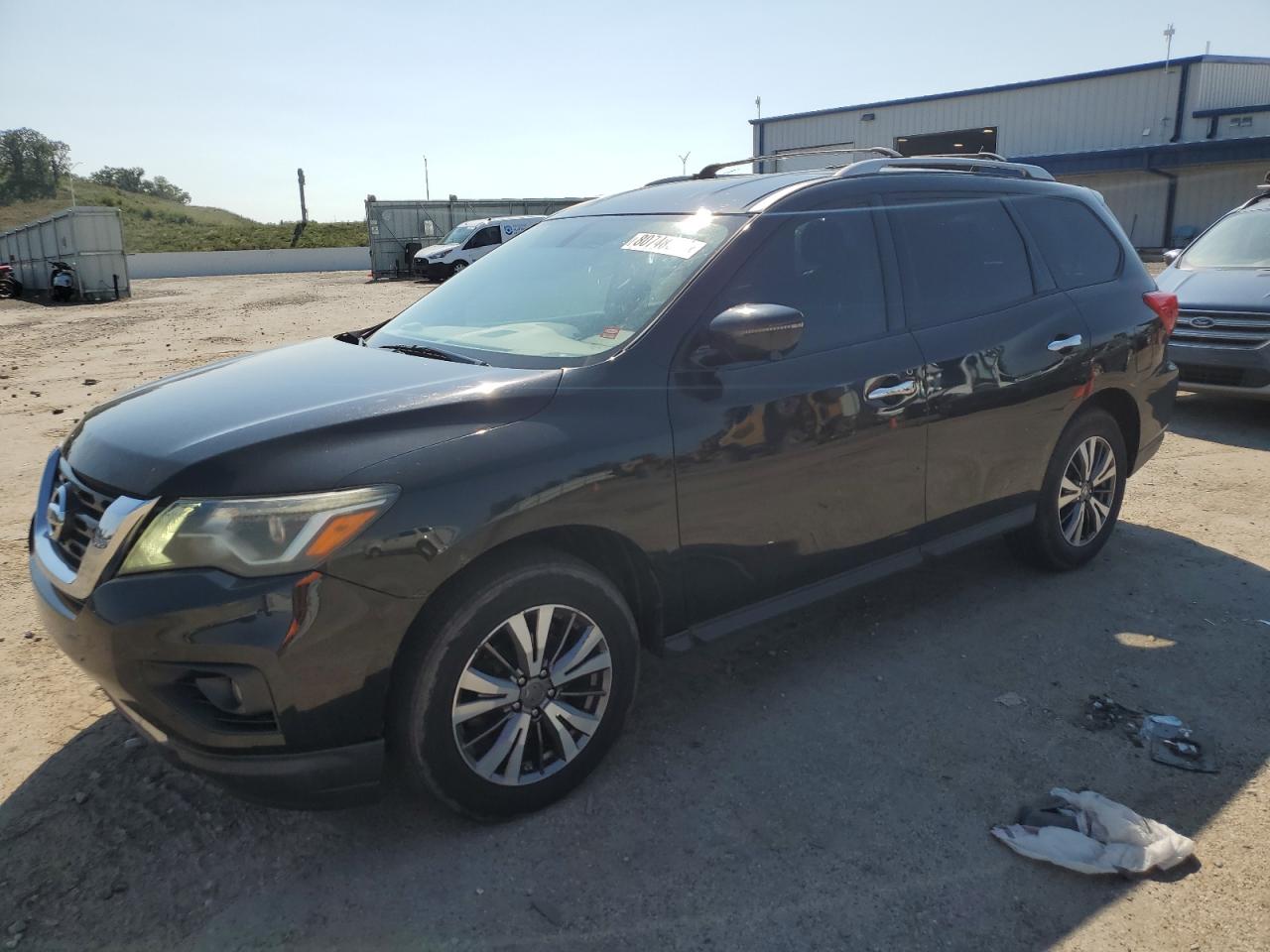 NISSAN PATHFINDER 2017