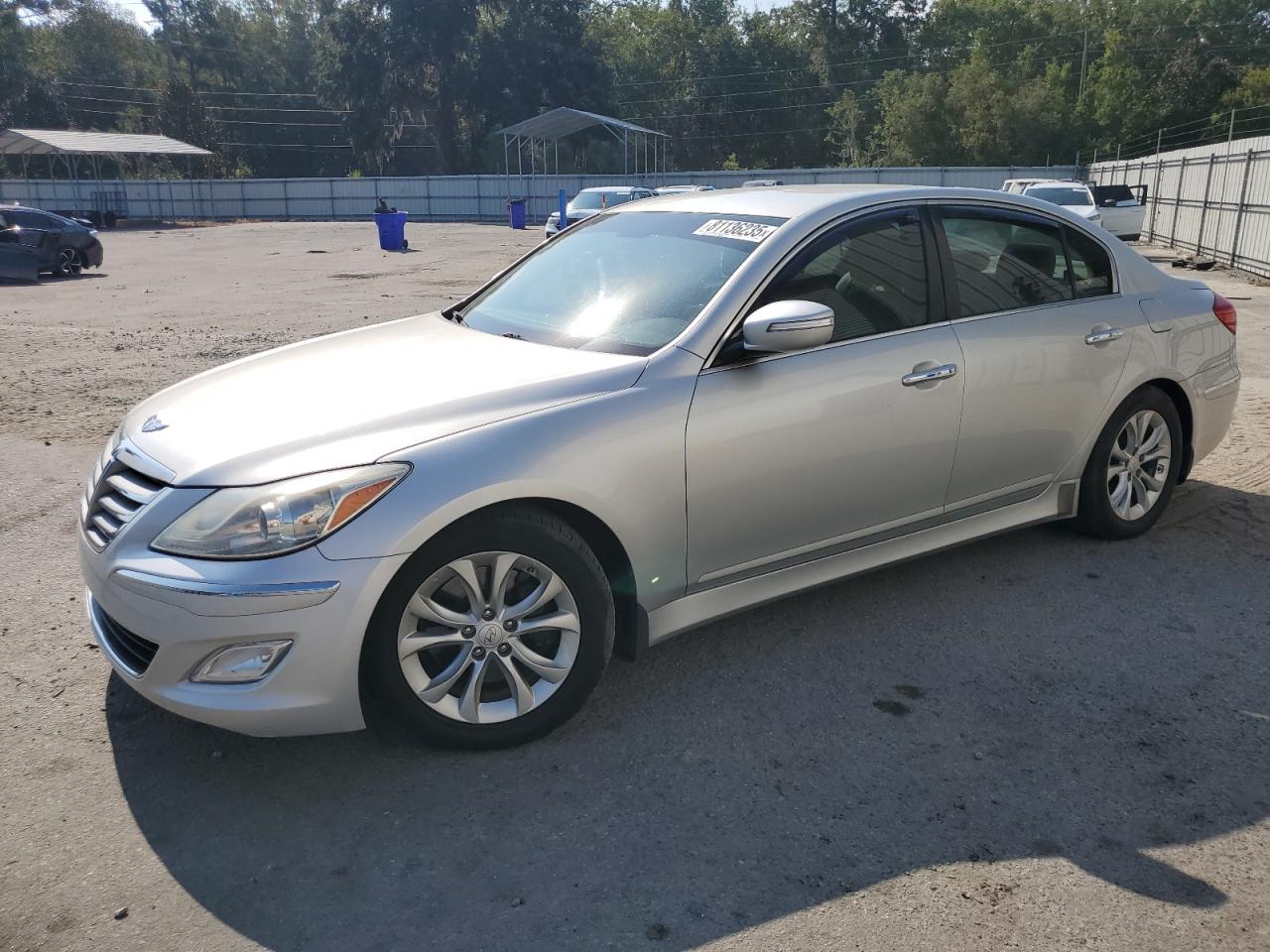HYUNDAI GENESIS 3. 2013