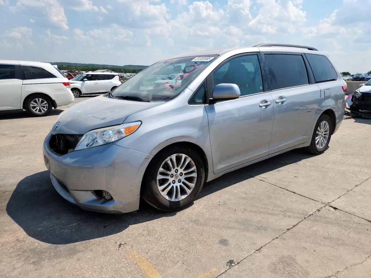 TOYOTA SIENNA XLE 2015