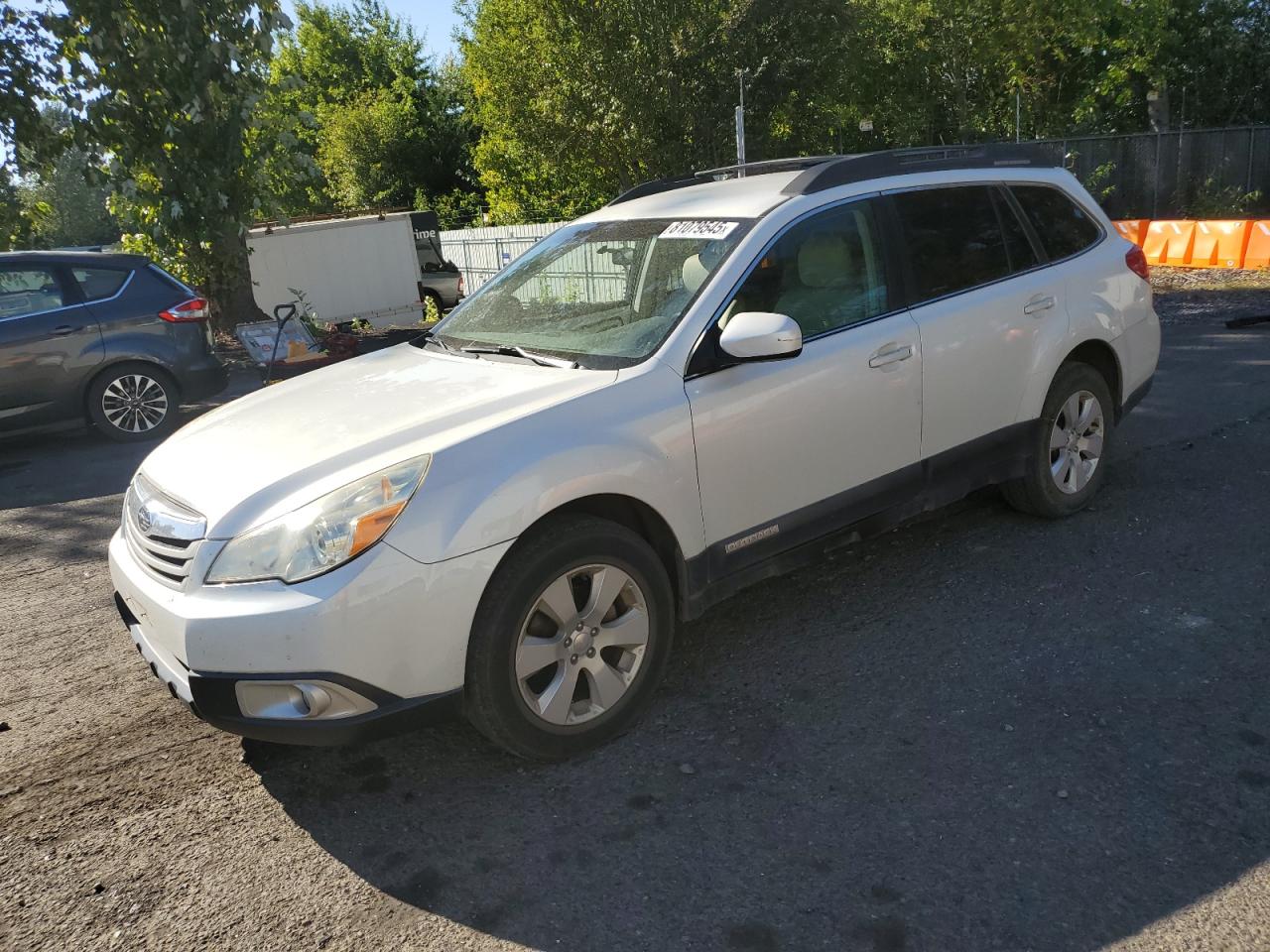 SUBARU OUTBACK 2. 2011