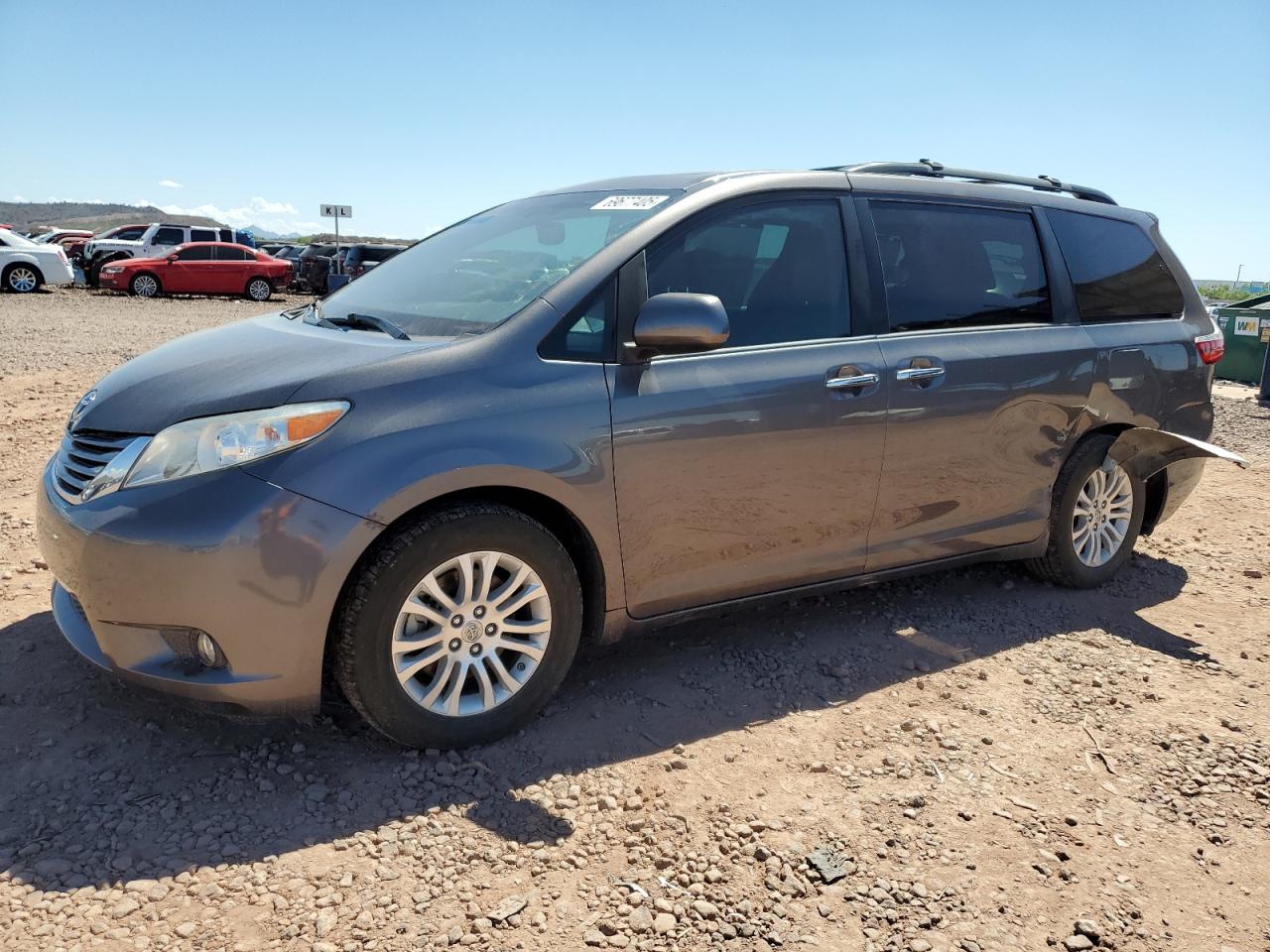 TOYOTA SIENNA XLE 2017