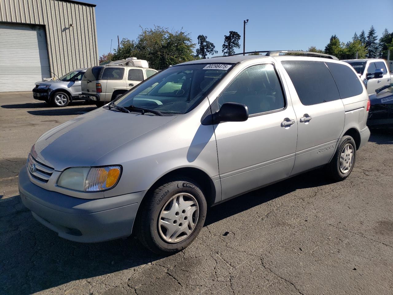 TOYOTA SIENNA LE 2002