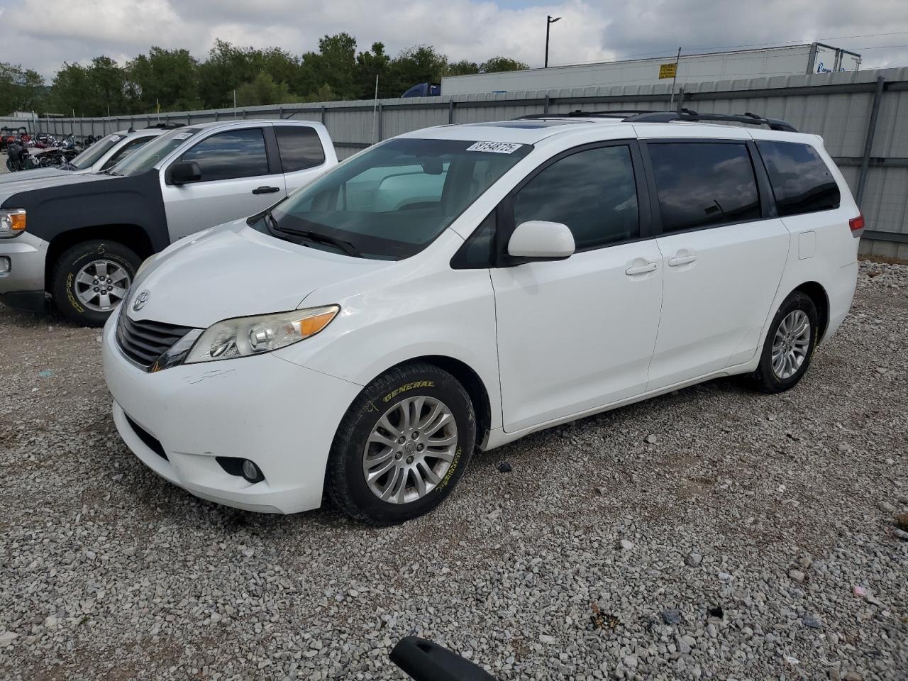 TOYOTA SIENNA XLE 2012