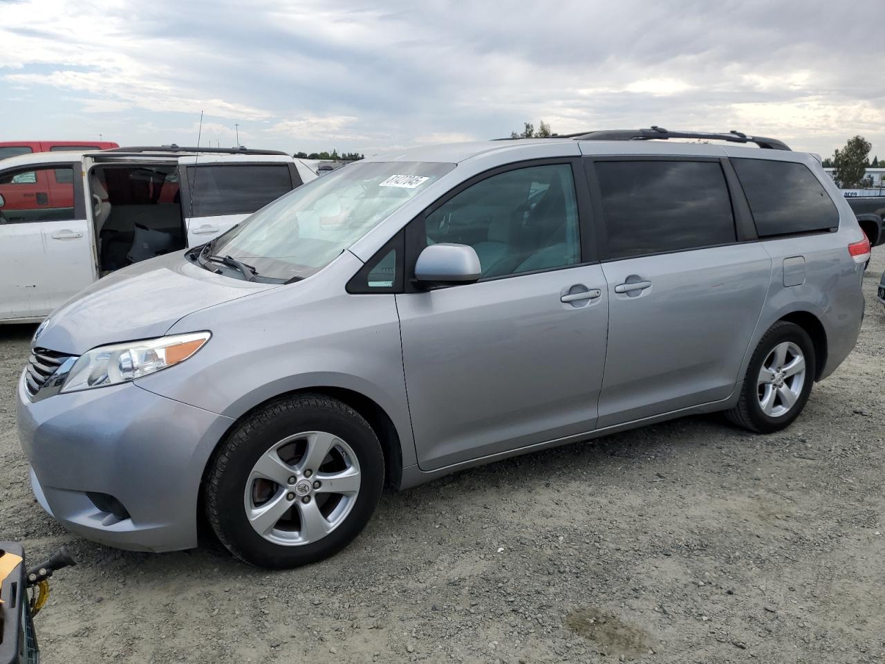 TOYOTA SIENNA LE 2012