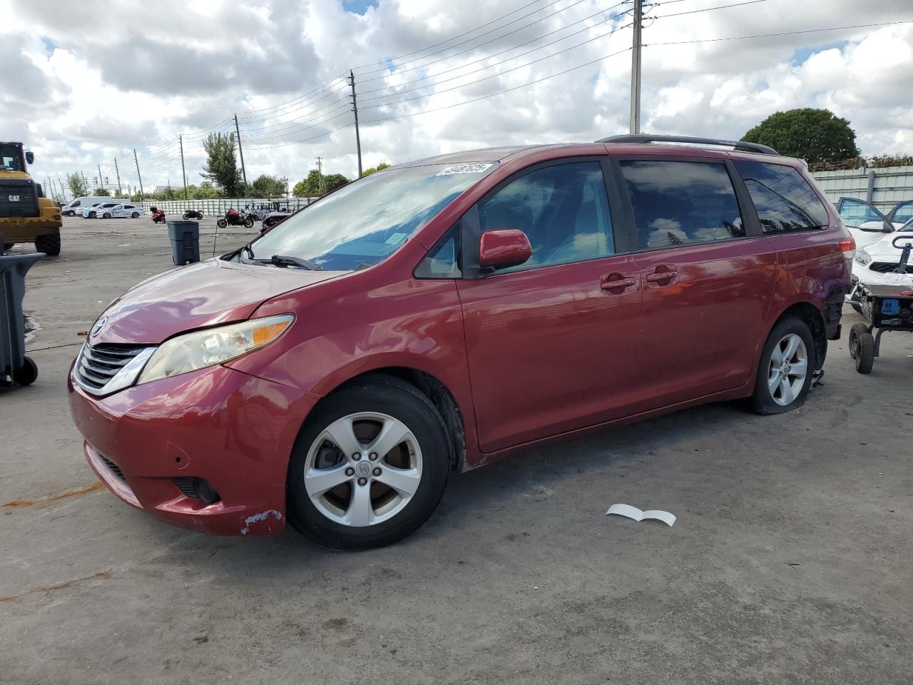 TOYOTA SIENNA LE 2011