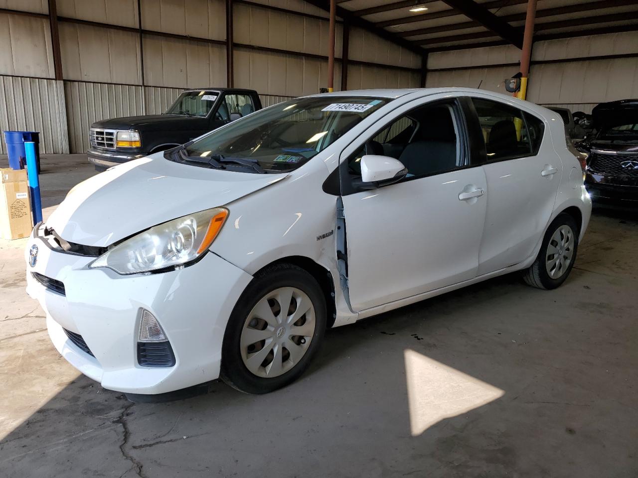 TOYOTA PRIUS C 2013