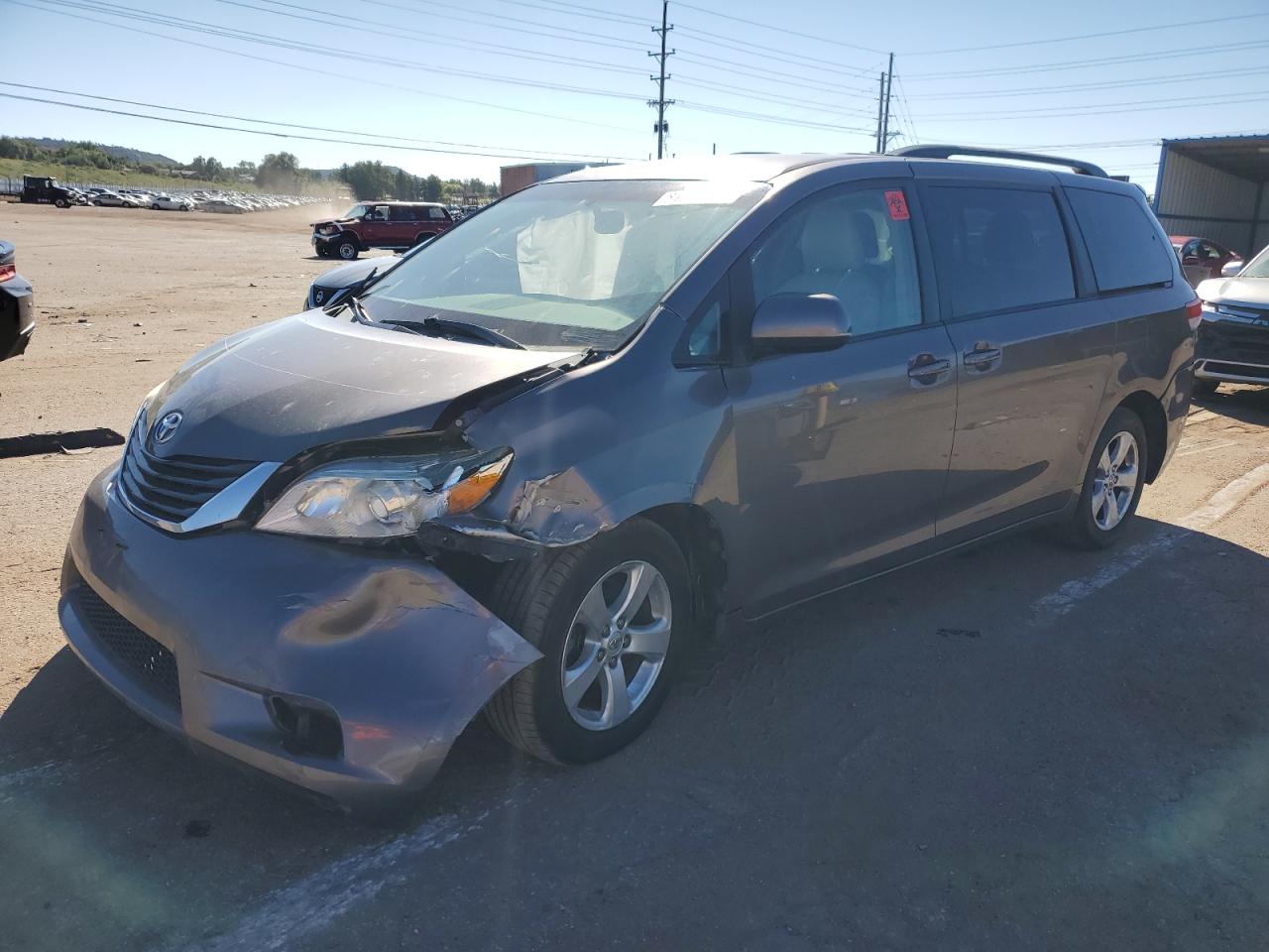TOYOTA SIENNA LE 2014