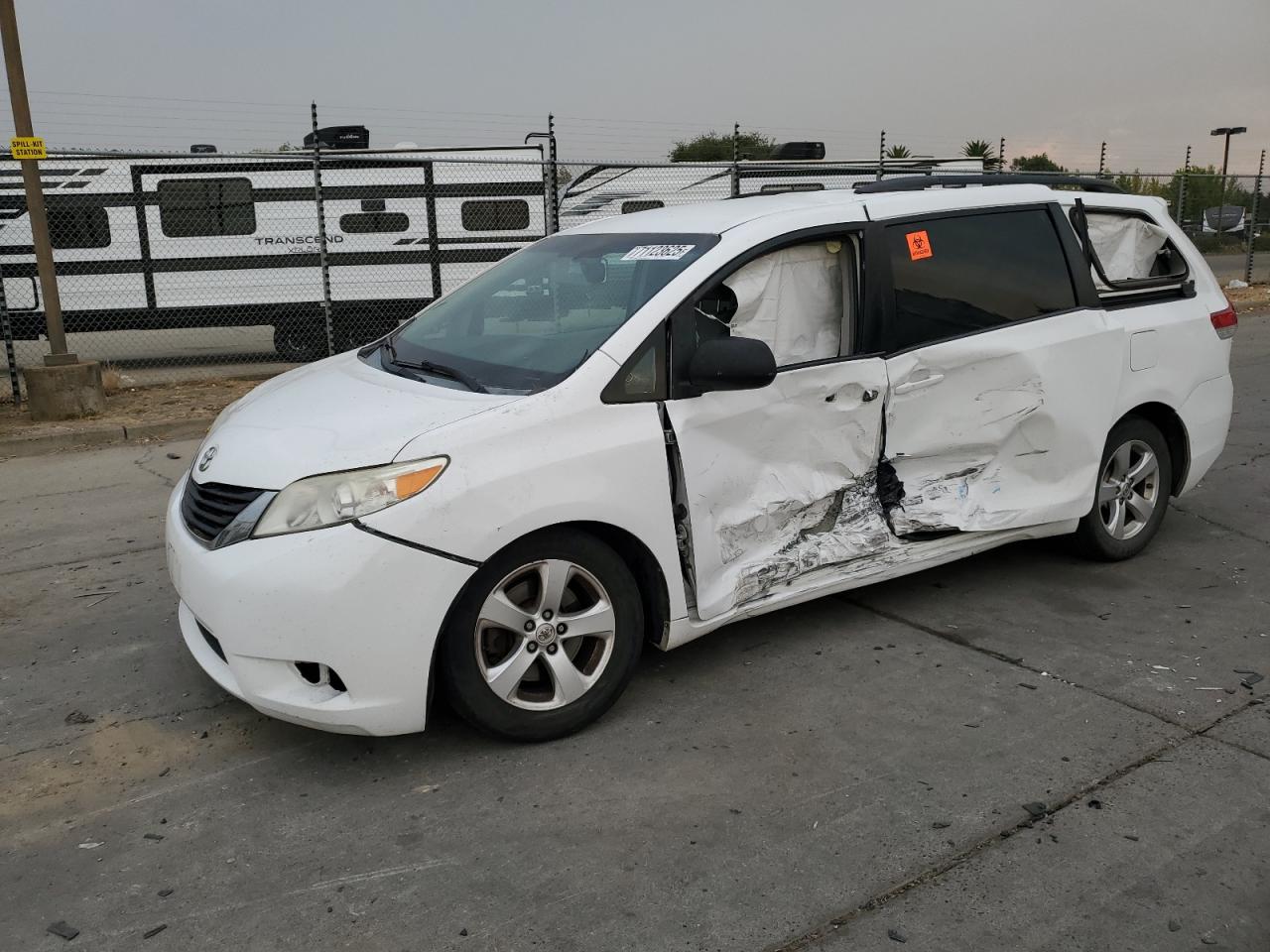 TOYOTA SIENNA LE 2014