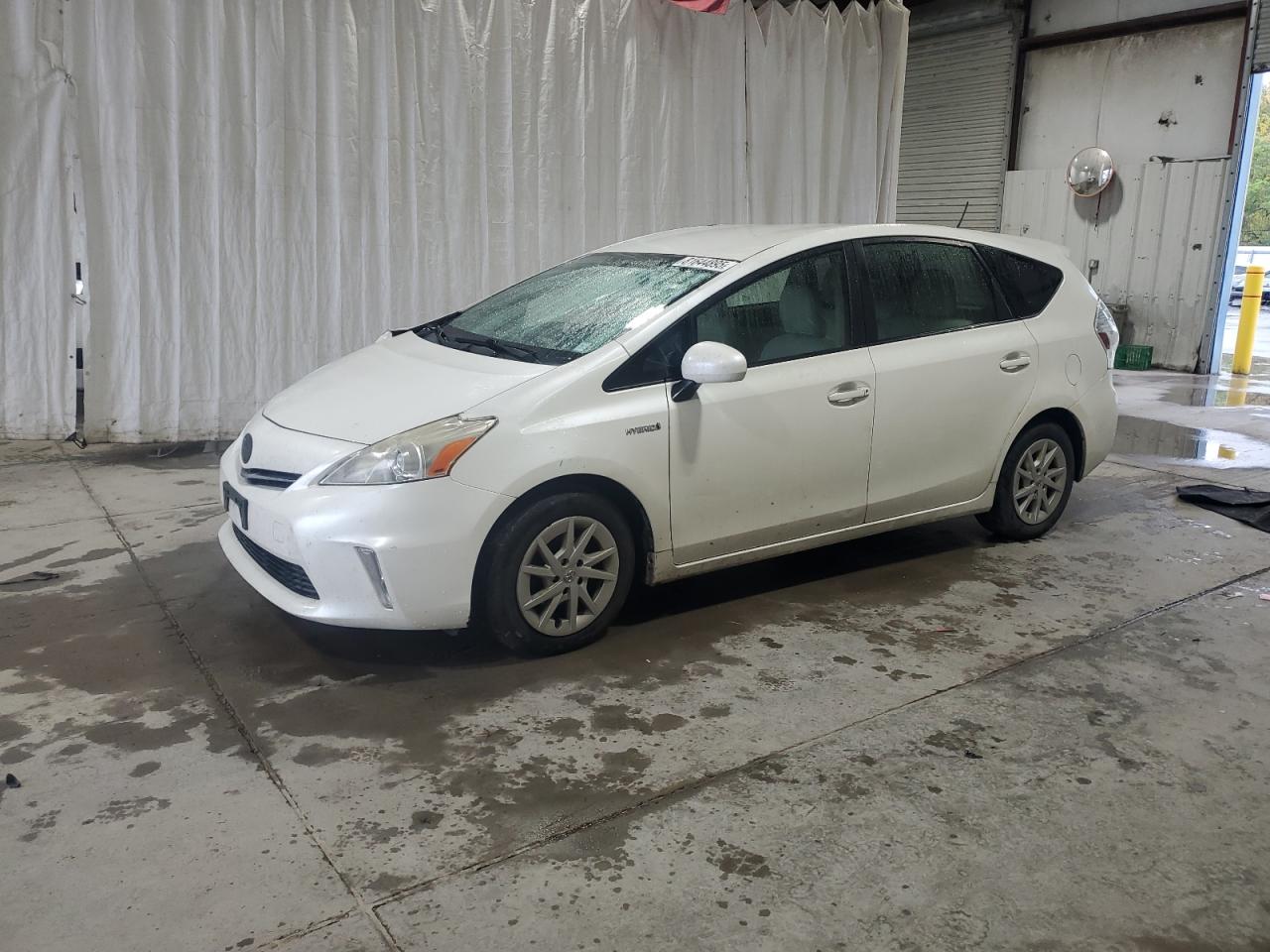 TOYOTA PRIUS V 2012