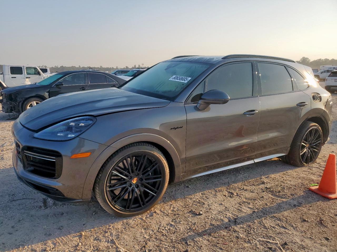 PORSCHE CAYENNE TU 2021