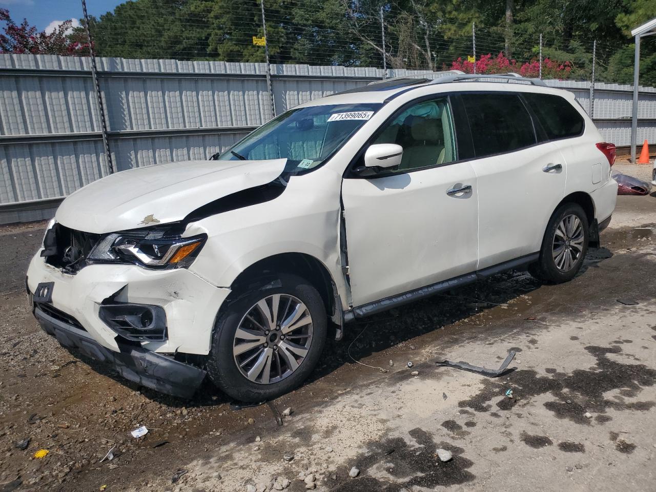 NISSAN PATHFINDER 2017