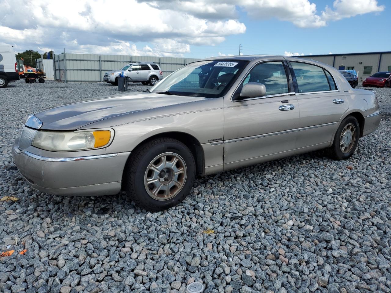 LINCOLN TOWN CAR S 2000