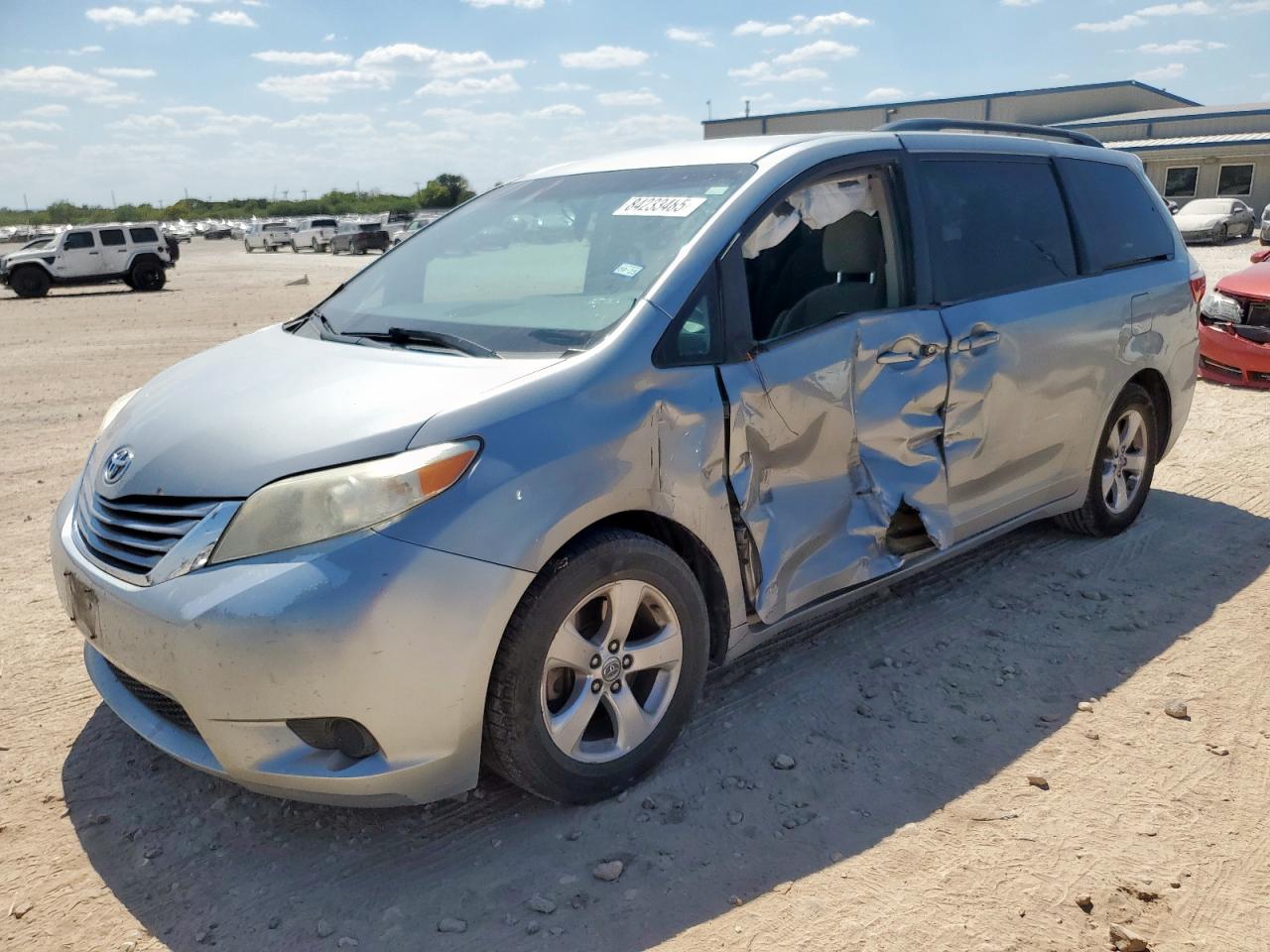 TOYOTA SIENNA LE 2015