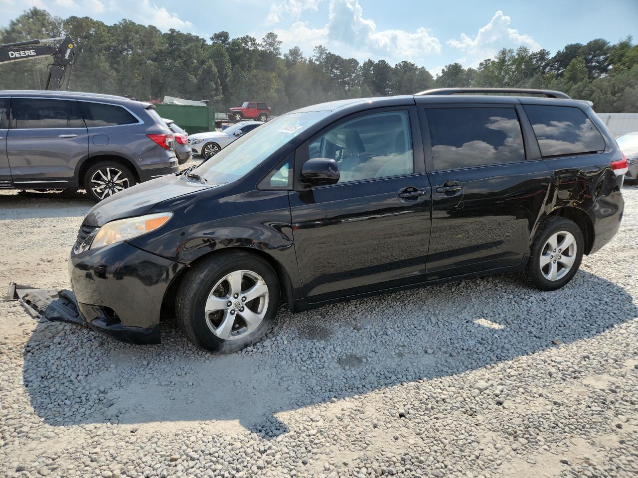 TOYOTA SIENNA LE 2014