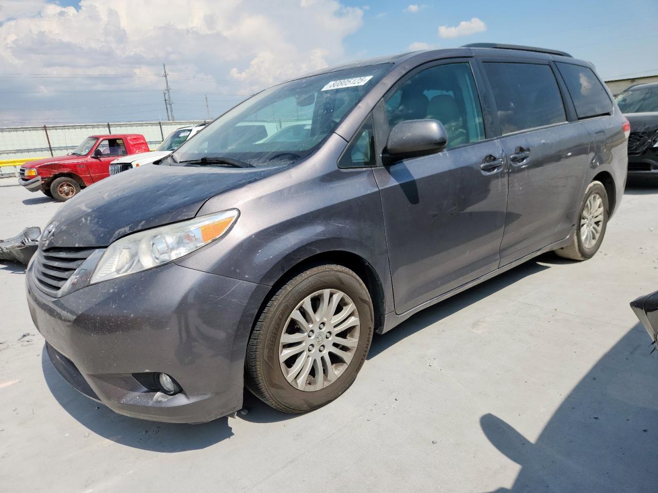TOYOTA SIENNA XLE 2012