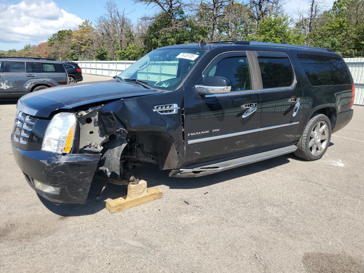 CADILLAC ESCALADE ESV LUXURY 2010