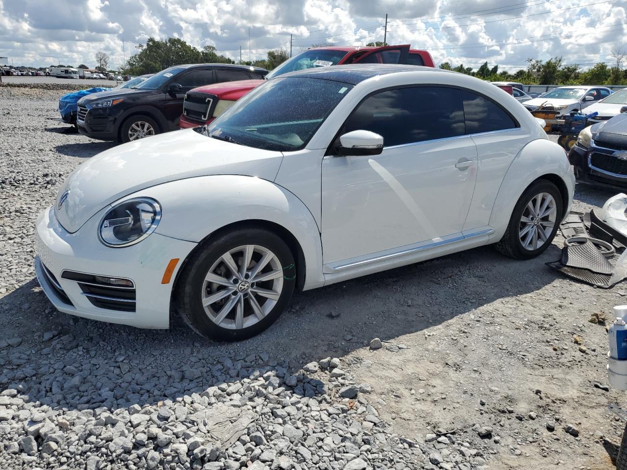 VOLKSWAGEN BEETLE SE 2018