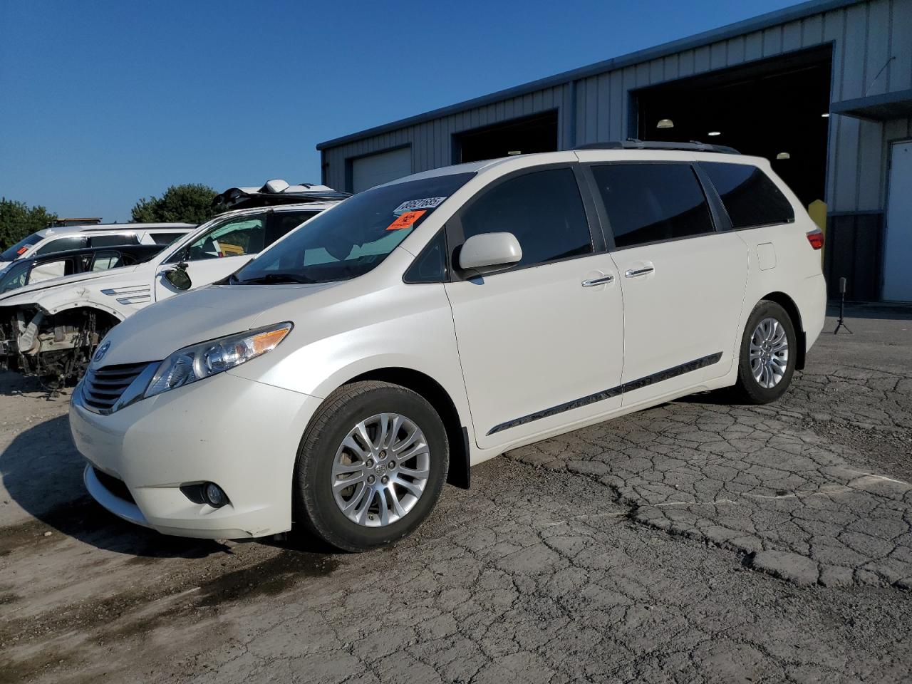 TOYOTA SIENNA XLE 2015