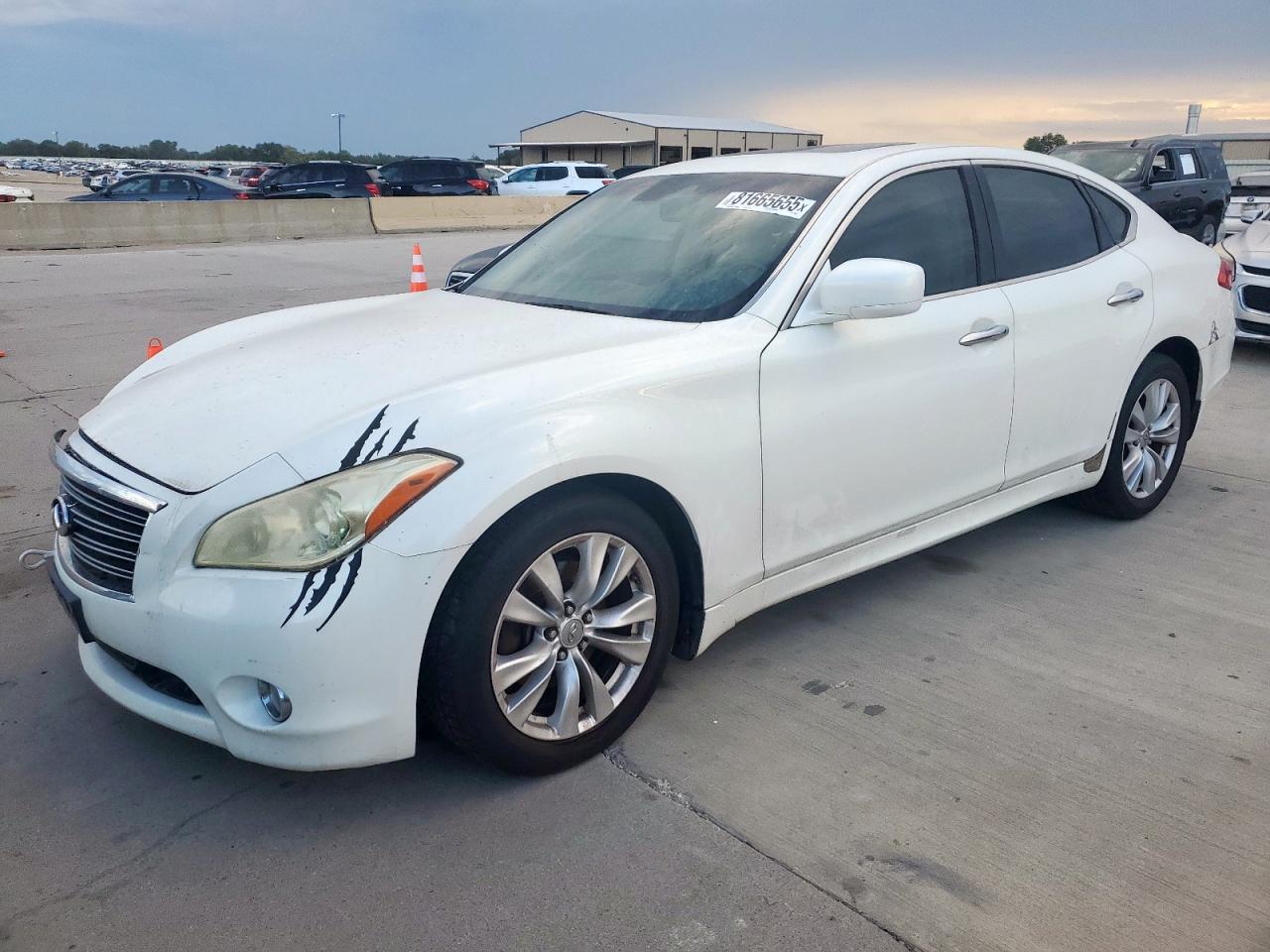 INFINITI M37 2011