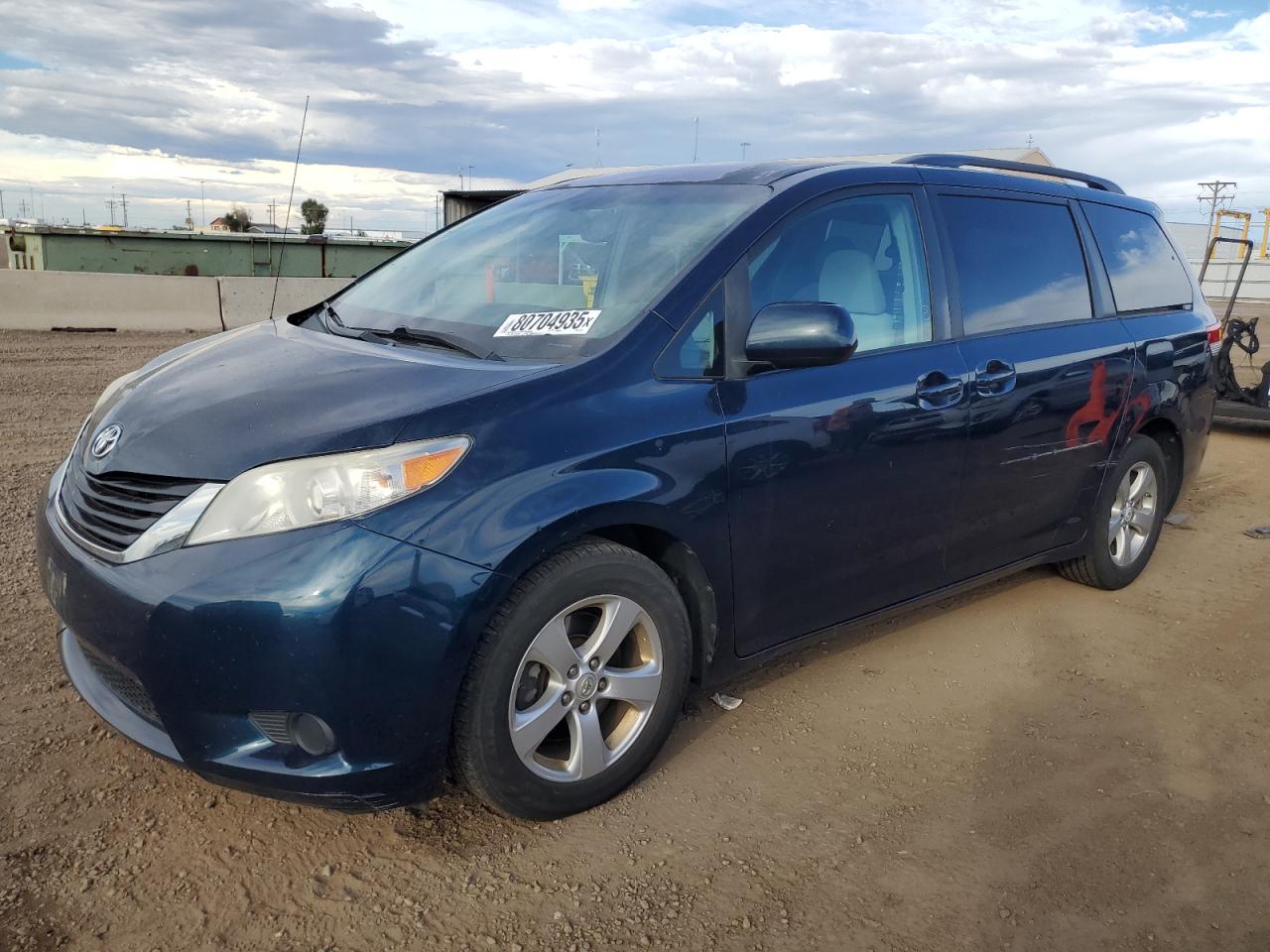 TOYOTA SIENNA LE 2011