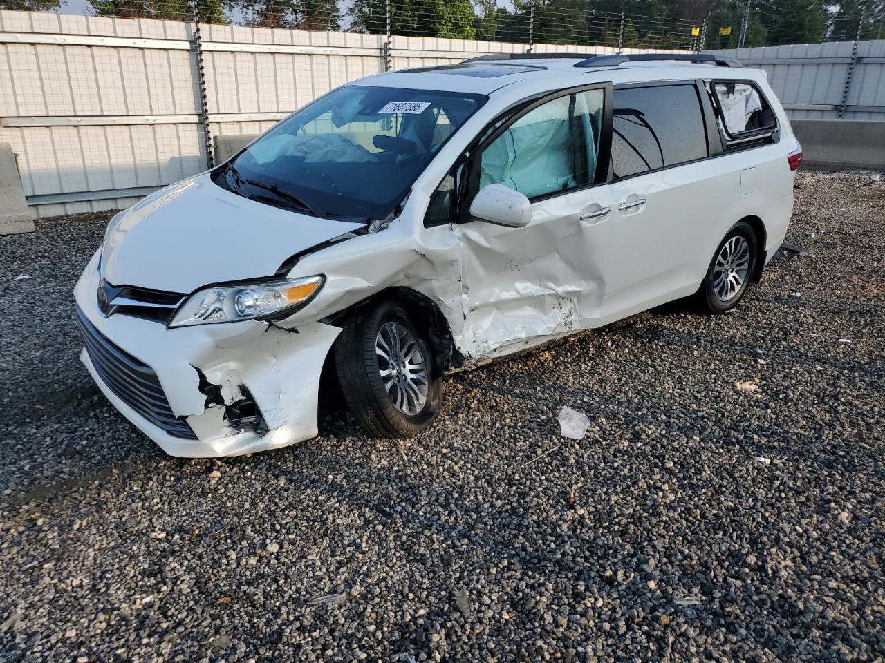 TOYOTA SIENNA XLE 2019