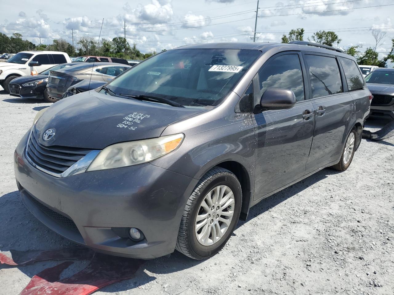 TOYOTA SIENNA XLE 2014