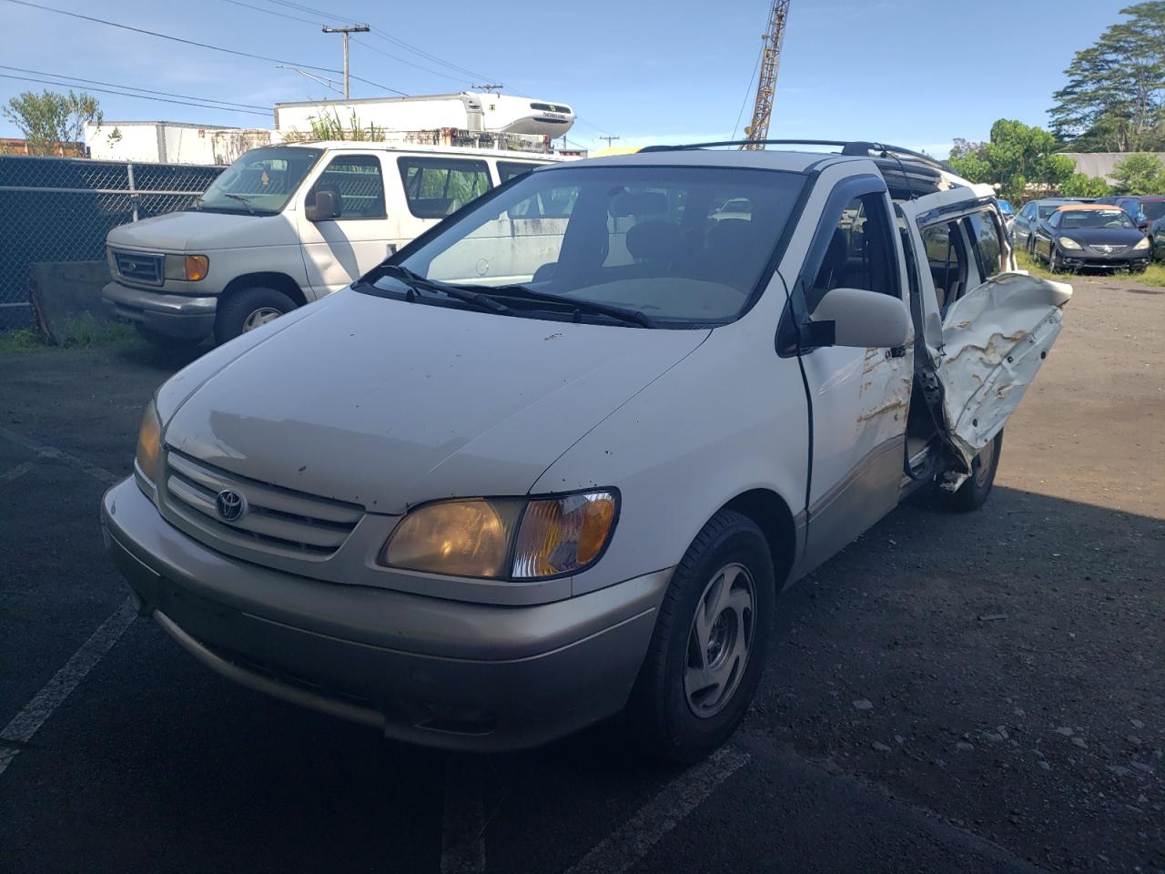 TOYOTA SIENNA LE 2002
