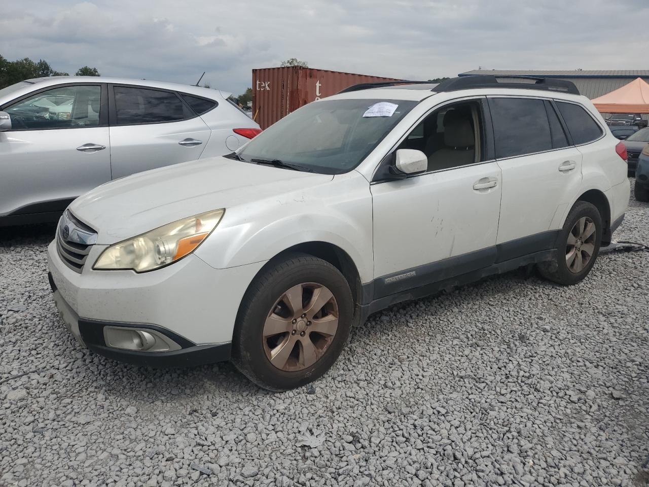 SUBARU OUTBACK 2. 2011