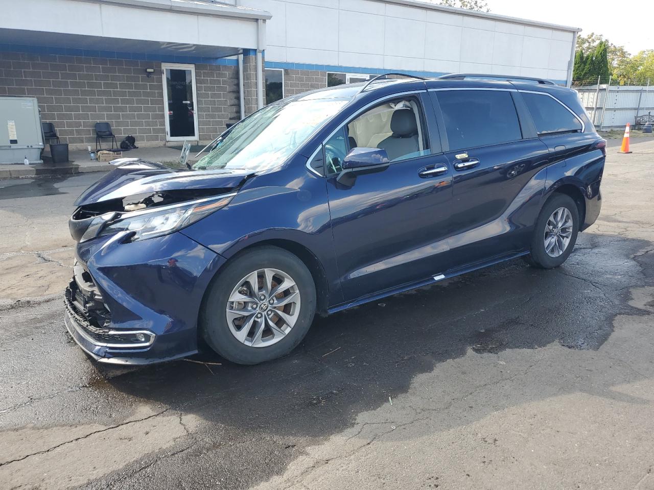 TOYOTA SIENNA XLE 2023