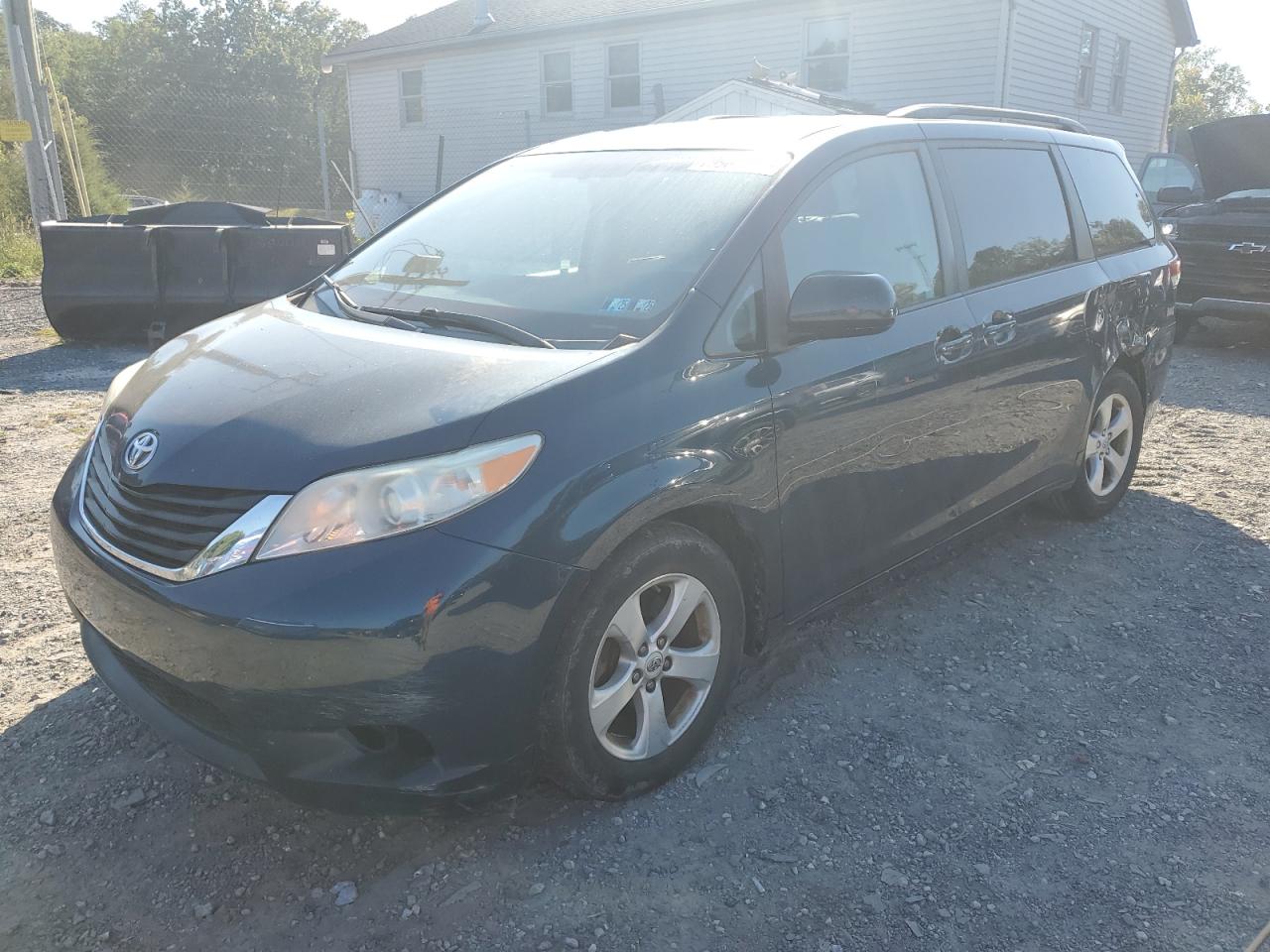 TOYOTA SIENNA LE 2011