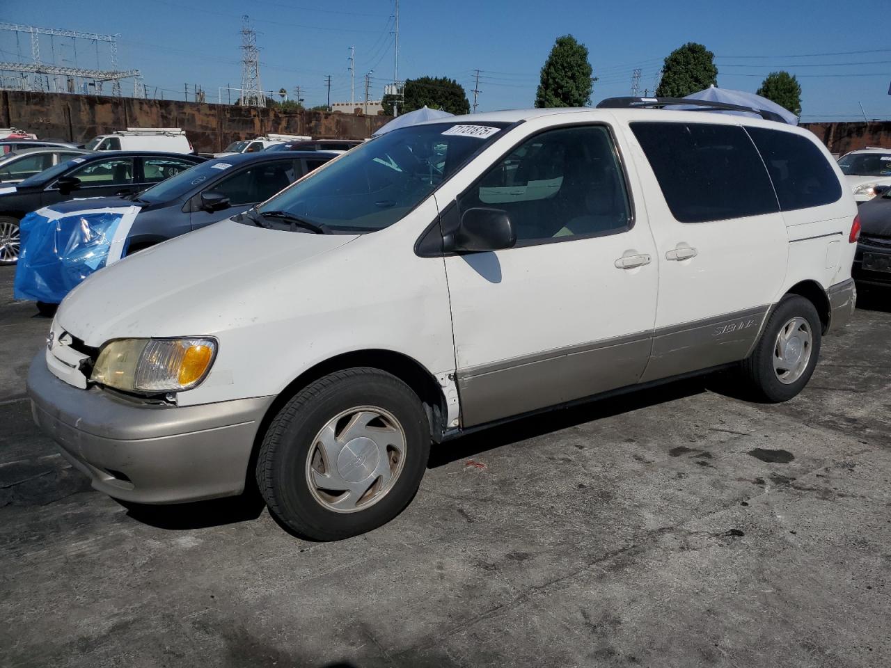 TOYOTA SIENNA LE 2002