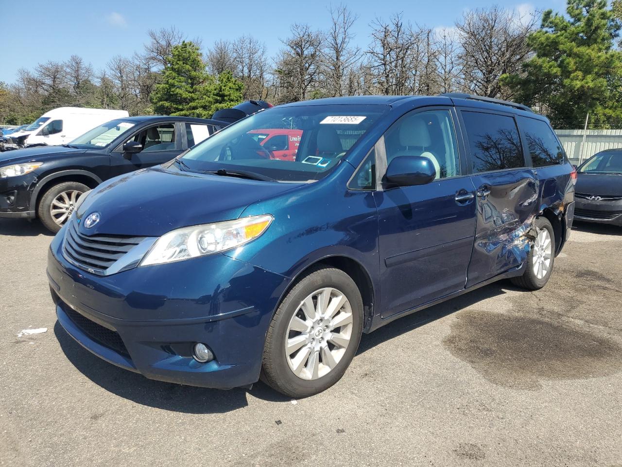 TOYOTA SIENNA XLE 2011