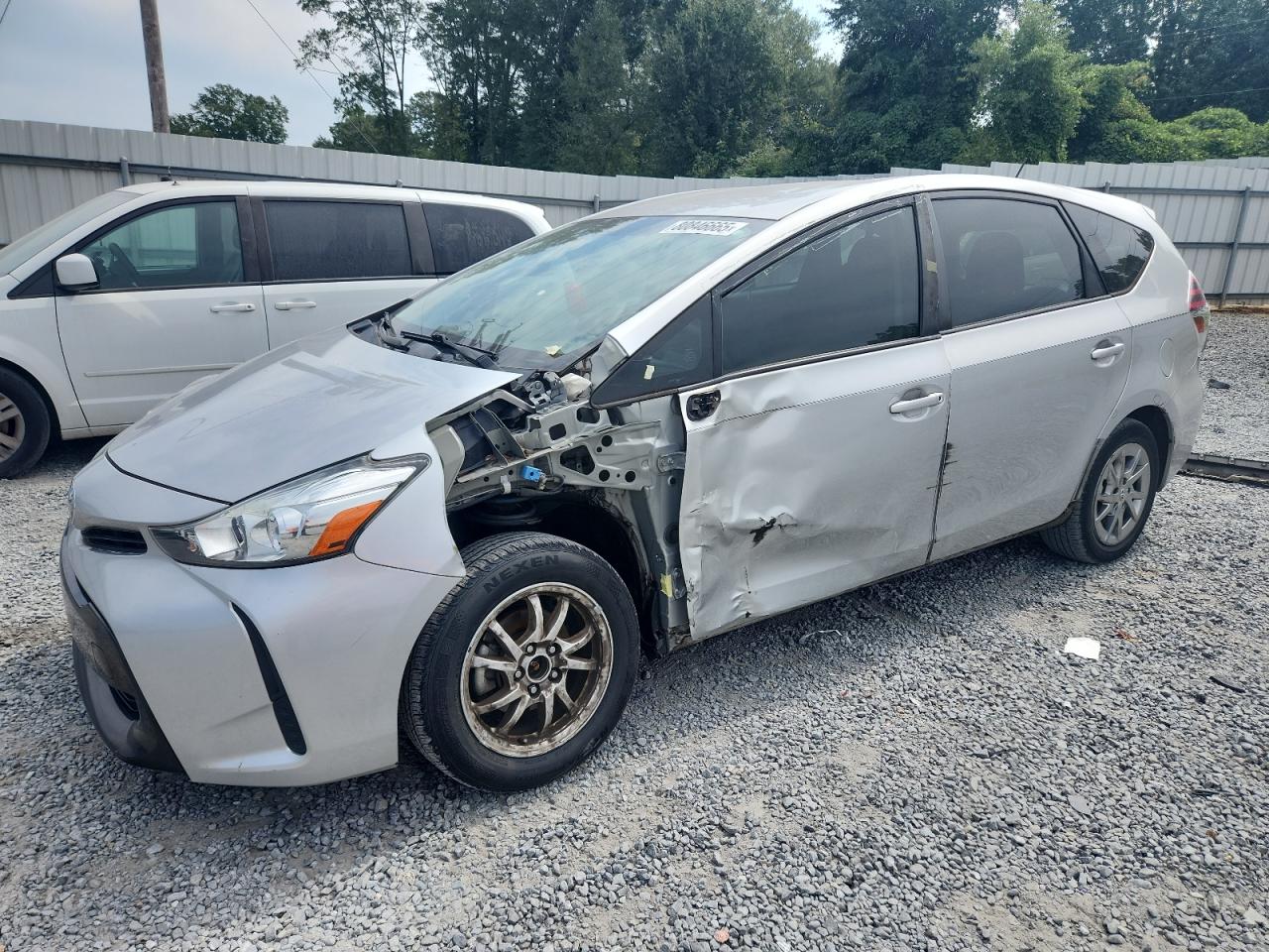 TOYOTA PRIUS V 2017