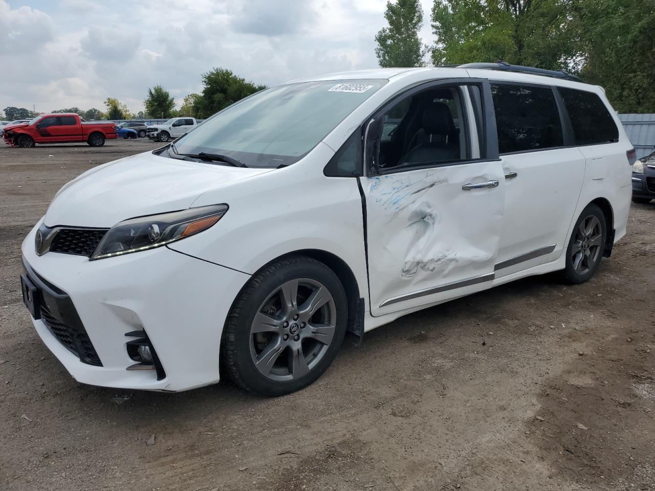 TOYOTA SIENNA SE 2018