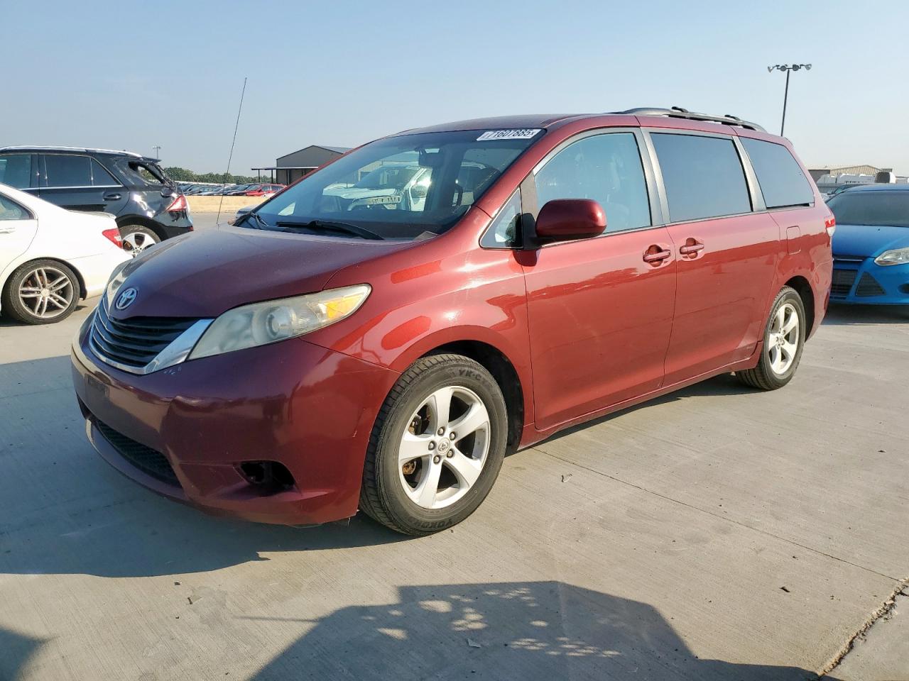TOYOTA SIENNA LE 2011
